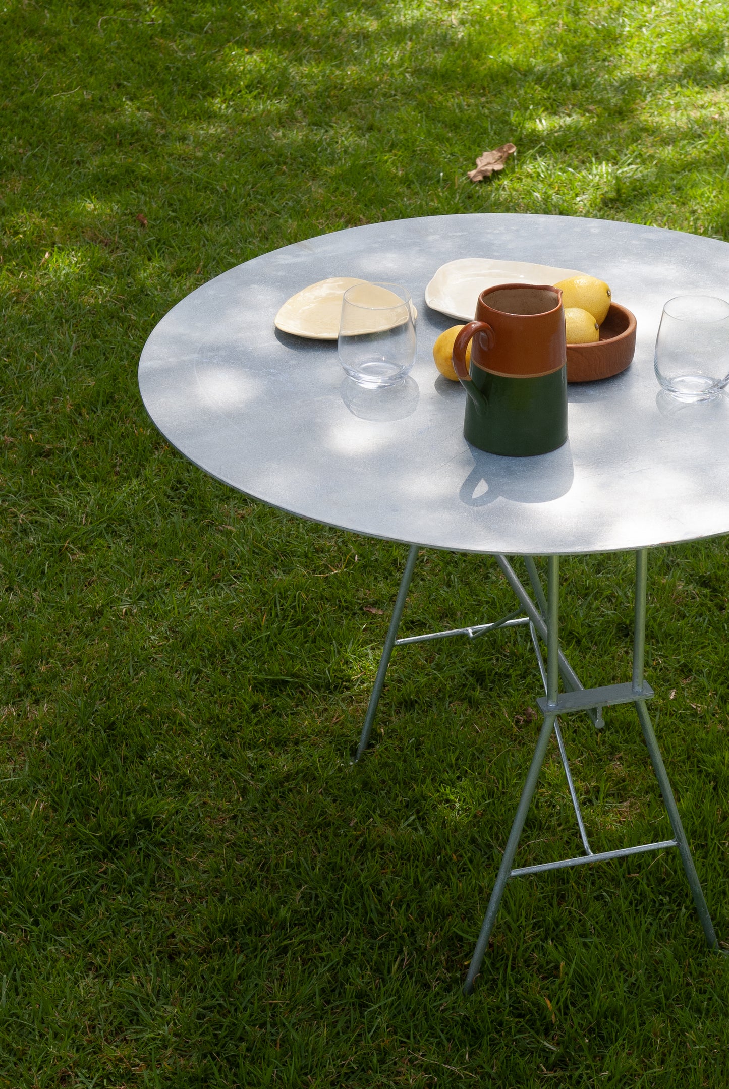 Bricolo Circular Table - Atelier Jones Design 
